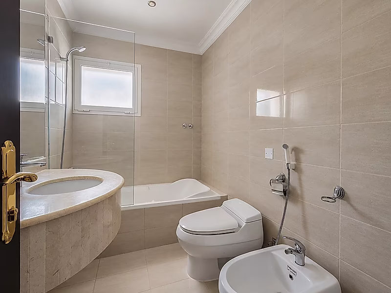 LARGE 6BR+MAID VILLA WITH POOL READY TO RENT NOW - Photo 4