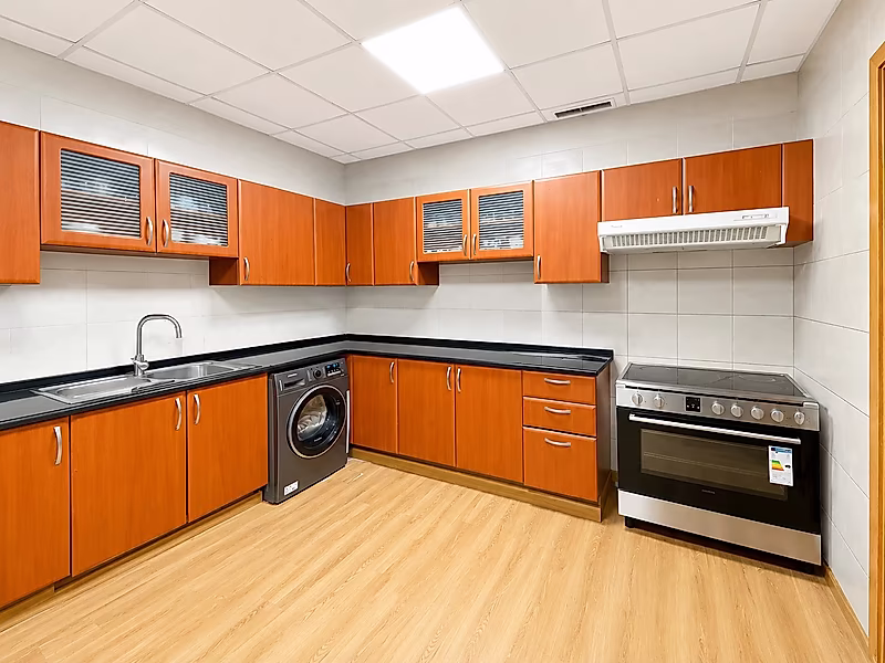 Fully Furnished 3 Bedrooms | Legtaifiya Zig Zag Tower | Spacious layout - Photo 4