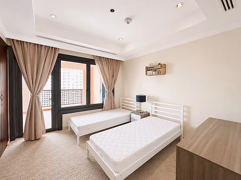 SPACIOUS 2 BEDROOM WITH PANORAMIC SEA VIEW - Photo 6