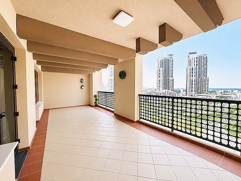 SPACIOUS 2 BEDROOM WITH PANORAMIC SEA VIEW - Photo 8
