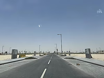 قطعة أرض زاوية بمساحة 800 متر مربع + حديقة في المرحلة الثانية من مشروع "حزوم لوسيل" - Photo 4