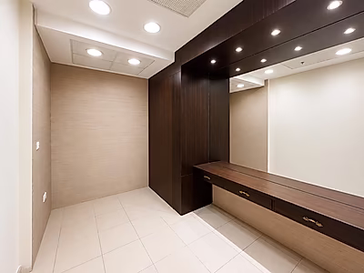 Semi-Fitted Men's Salon | 26 SQM | West Bay
