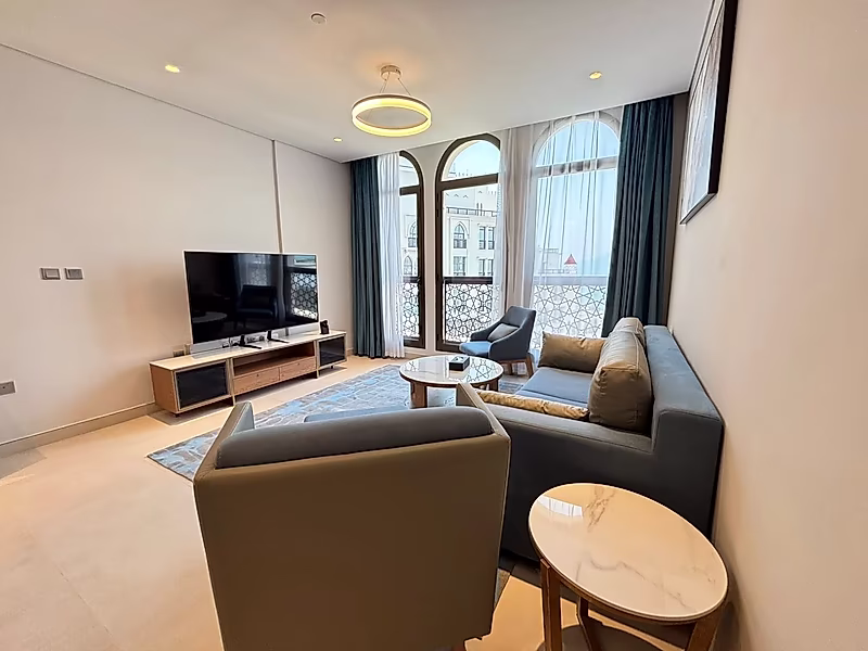 Chic 1BR Retreat with Serene Interiors - Photo 2