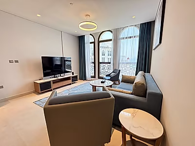 Chic 1BR Retreat with Serene Interiors - Photo 2