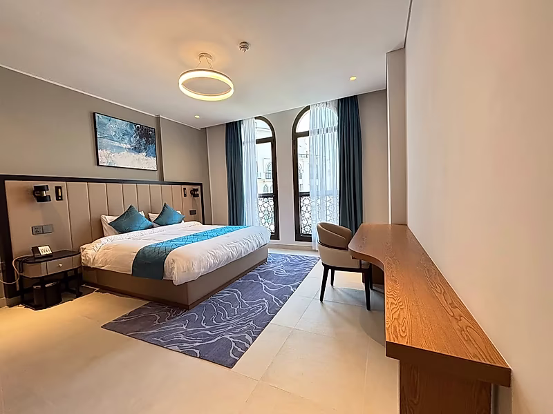 Chic 1BR Retreat with Serene Interiors - Photo 5