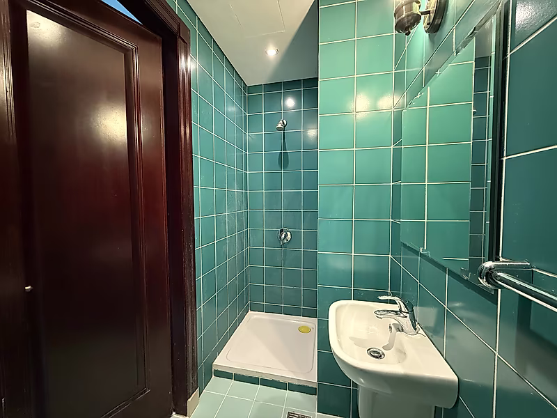 Exquisite 4BR Townhouse | Modern Living - Photo 1
