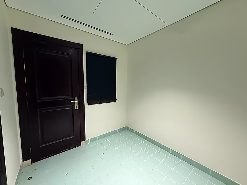 Exquisite 4BR Townhouse | Modern Living - Photo 4