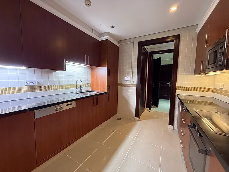 Exquisite 4BR Townhouse | Modern Living - Photo 10
