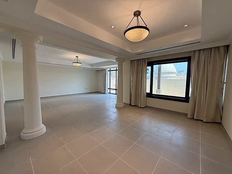 Exquisite 4BR Townhouse | Modern Living - Photo 12