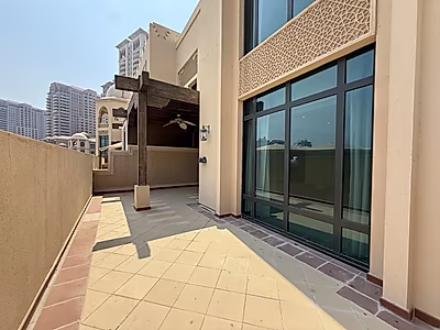 Exquisite 4BR Townhouse | Modern Living