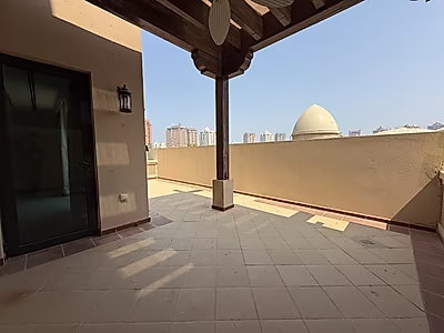 Exquisite 4BR Townhouse | Modern Living