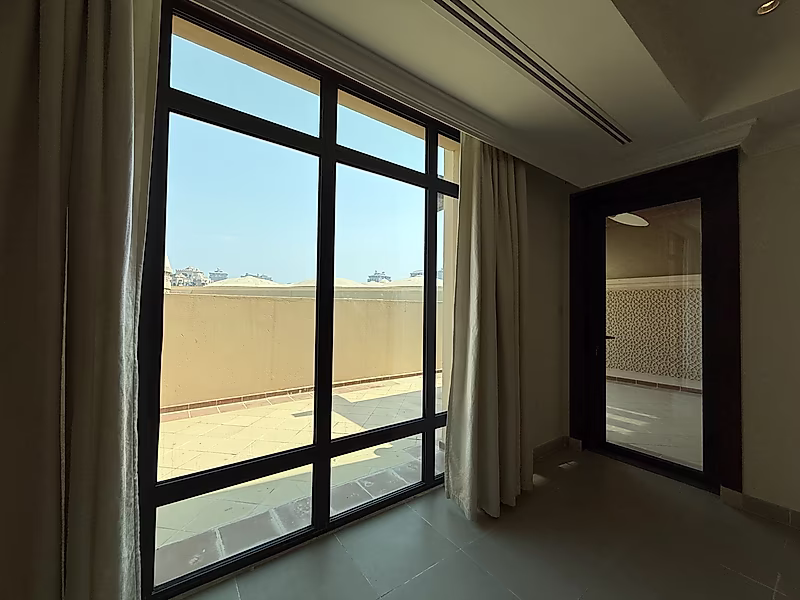 Exquisite 4BR Townhouse | Modern Living - Photo 22