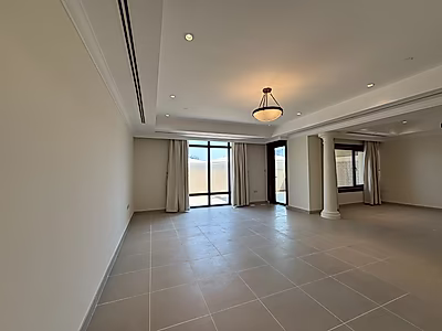 Exquisite 4BR Townhouse | Modern Living