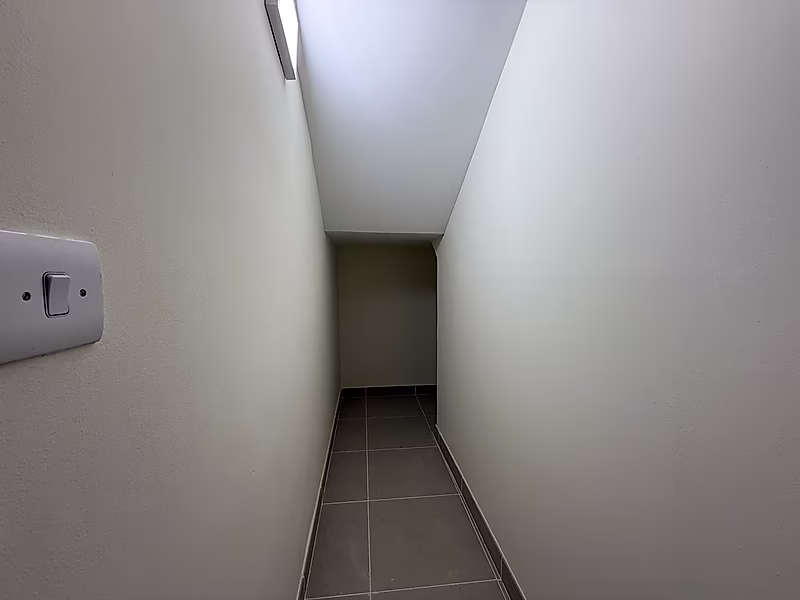 Exquisite 4BR Townhouse | Modern Living - Photo 29
