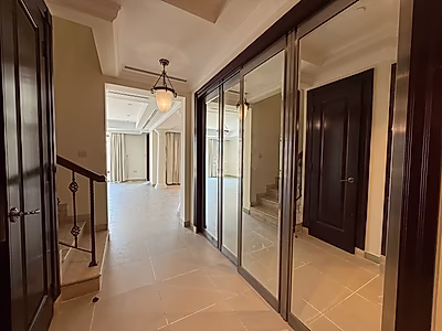 Exquisite 4BR Townhouse | Modern Living