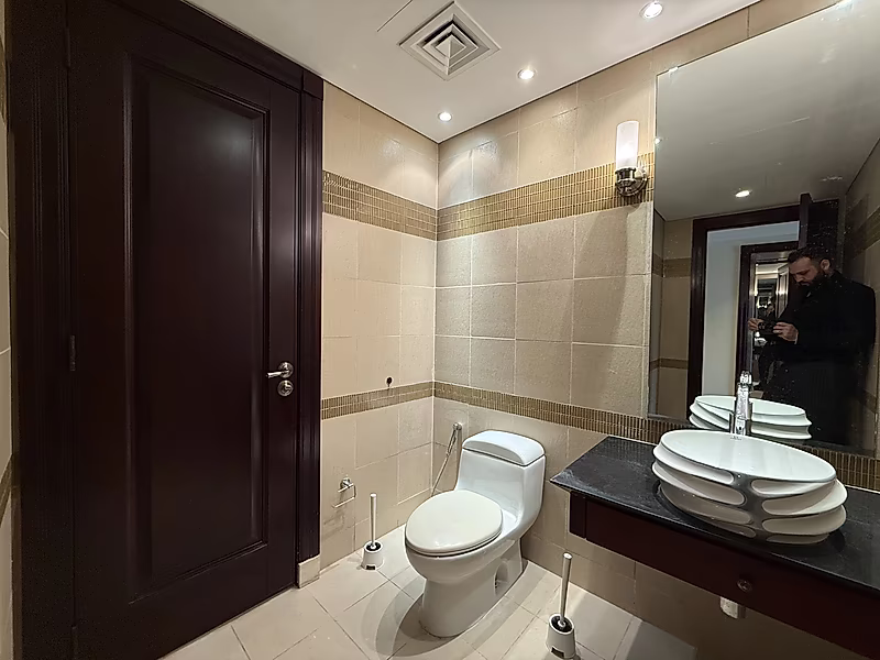 Exquisite 4BR Townhouse | Modern Living - Photo 33
