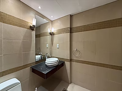 Exquisite 4BR Townhouse | Modern Living