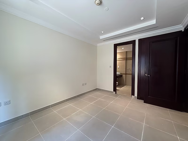 Exquisite 4BR Townhouse | Modern Living - Photo 39