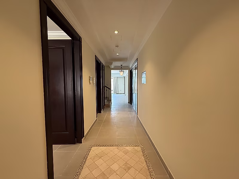 Exquisite 4BR Townhouse | Modern Living - Photo 42