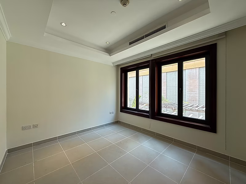 Exquisite 4BR Townhouse | Modern Living - Photo 47