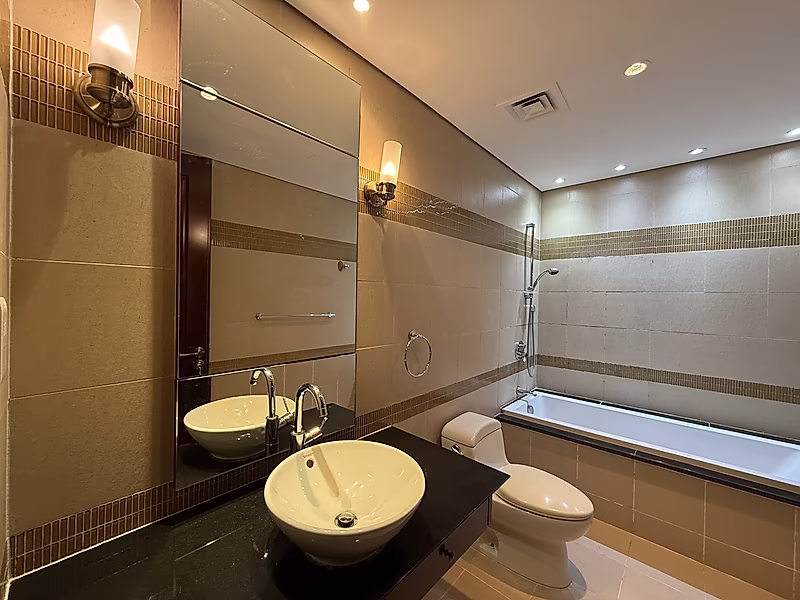 Exquisite 4BR Townhouse | Modern Living - Photo 54