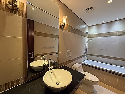 Exquisite 4BR Townhouse | Modern Living
