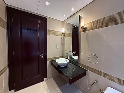 Exquisite 4BR Townhouse | Modern Living