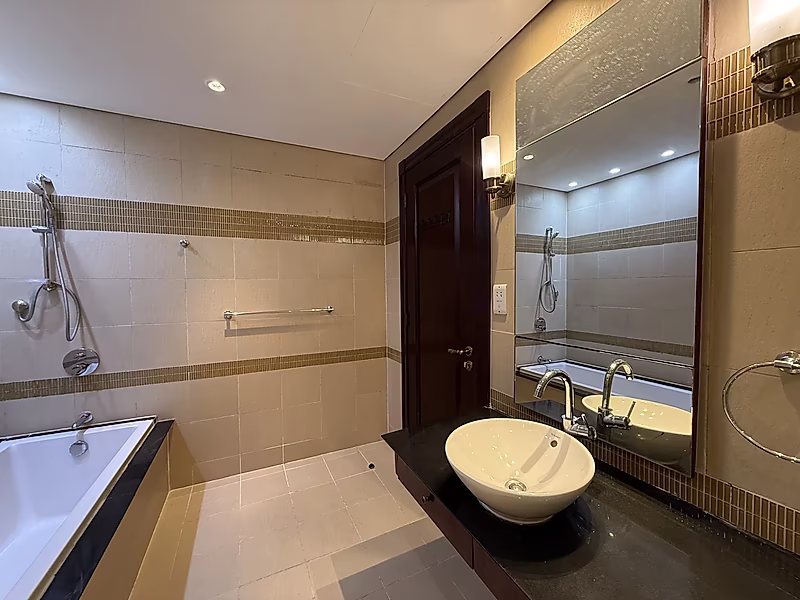 Exquisite 4BR Townhouse | Modern Living - Photo 58