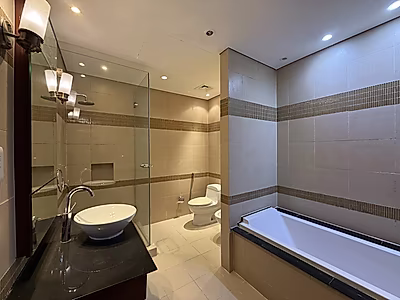 Exquisite 4BR Townhouse | Modern Living