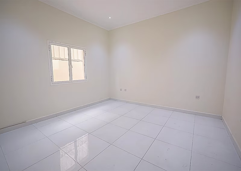 SPACIOUS 6BR STAFF ACCOMMODATION IN COMPOUND - Photo 2