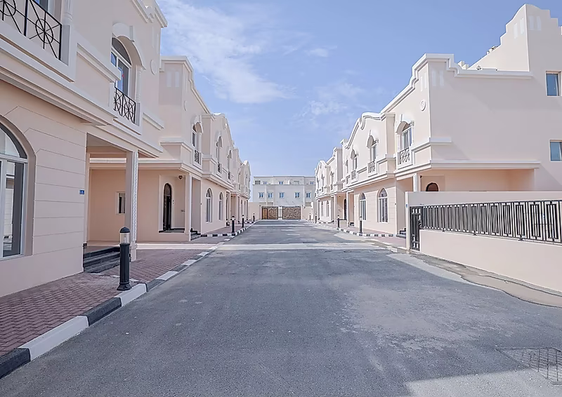 SPACIOUS 6BR STAFF ACCOMMODATION IN COMPOUND - Photo 4