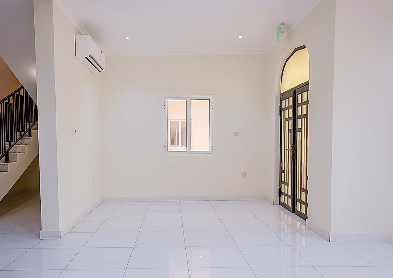 SPACIOUS 6BR STAFF ACCOMMODATION IN COMPOUND - Photo 5