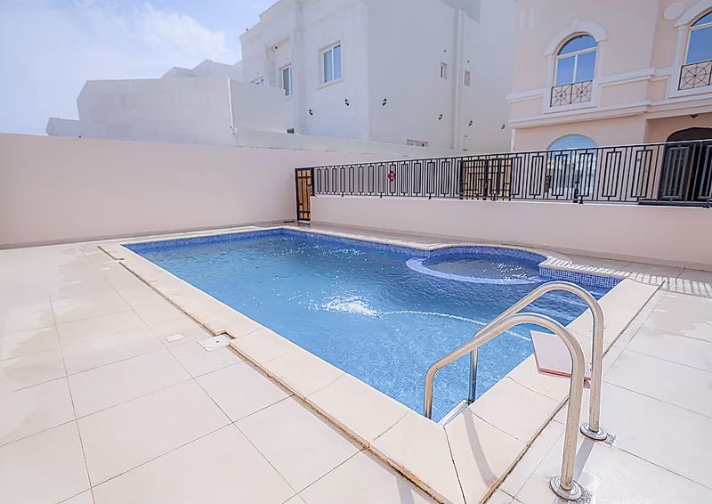 SPACIOUS 6BR STAFF ACCOMMODATION IN COMPOUND - Photo 15