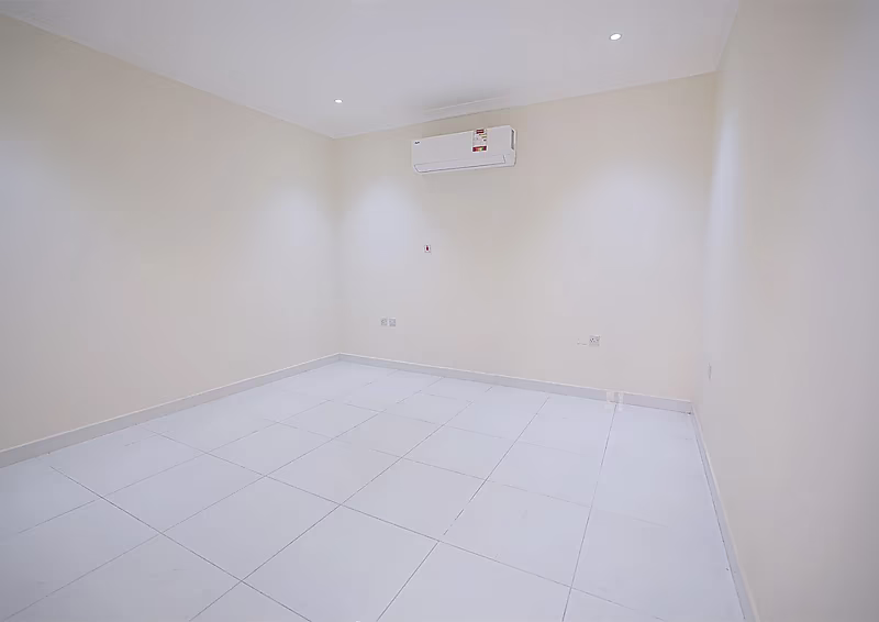 SPACIOUS 6BR STAFF ACCOMMODATION IN COMPOUND - Photo 21