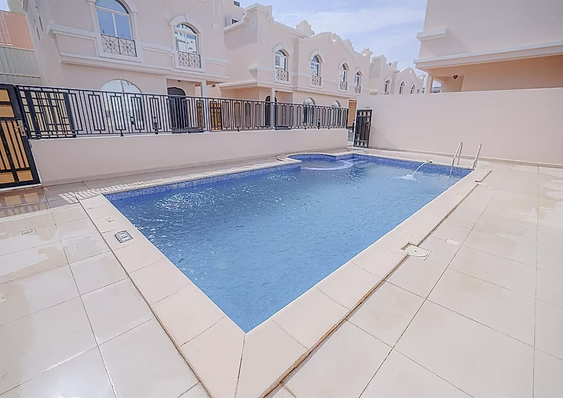 SPACIOUS 6BR STAFF ACCOMMODATION IN COMPOUND - Photo 23