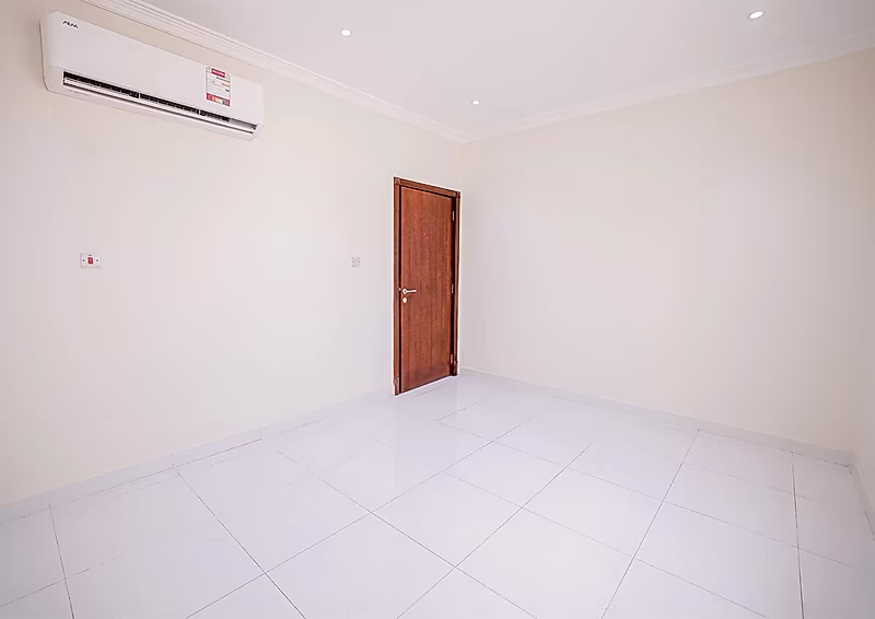 SPACIOUS 6BR STAFF ACCOMMODATION IN COMPOUND - Photo 28