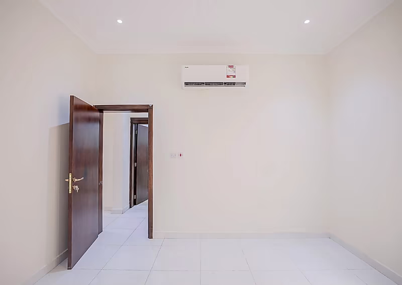 SPACIOUS 6BR STAFF ACCOMMODATION IN COMPOUND - Photo 32