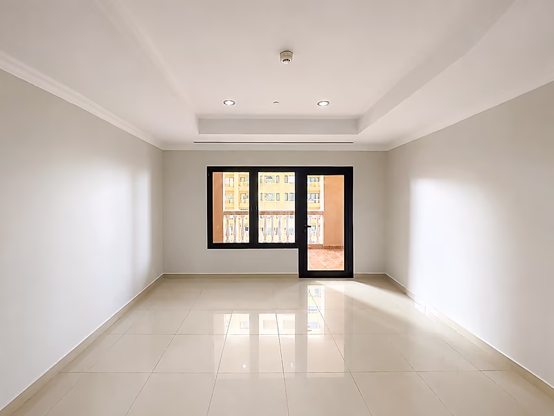 2 Br Fully Renovated Apartment | 186 SQM | Marina & Sea Views - Photo 7