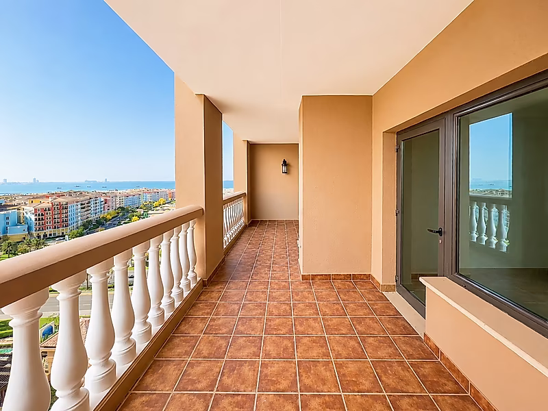2 Br Fully Renovated Apartment | 186 SQM | Marina & Sea Views - Photo 10