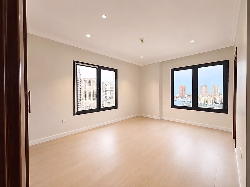 OWN A MARINA VIEW 2 BEDROOMS WITH GREAT VALUE - Photo 2