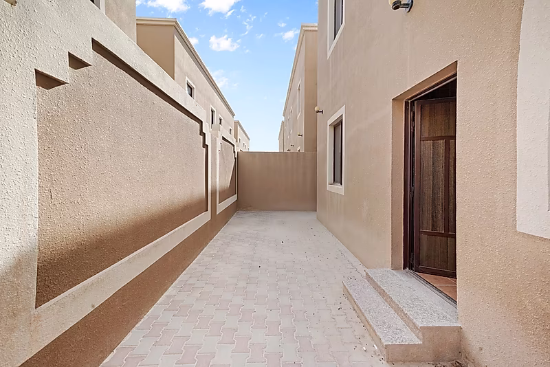 SPACIOUS 5BR COMPOUND VILLA WITH GREAT AMENITIES - Photo 12