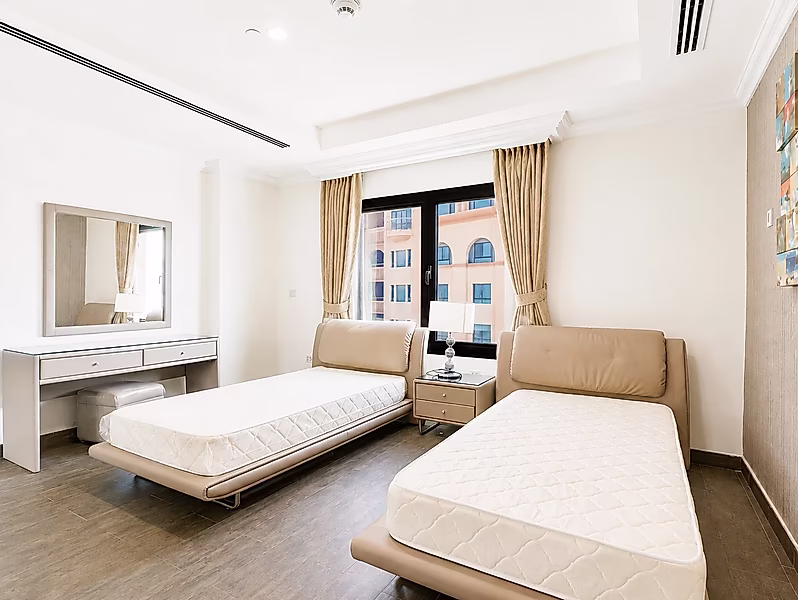 BRIGHT 2 BEDROOM WITH BALCONY AND AMENITIES - Photo 7