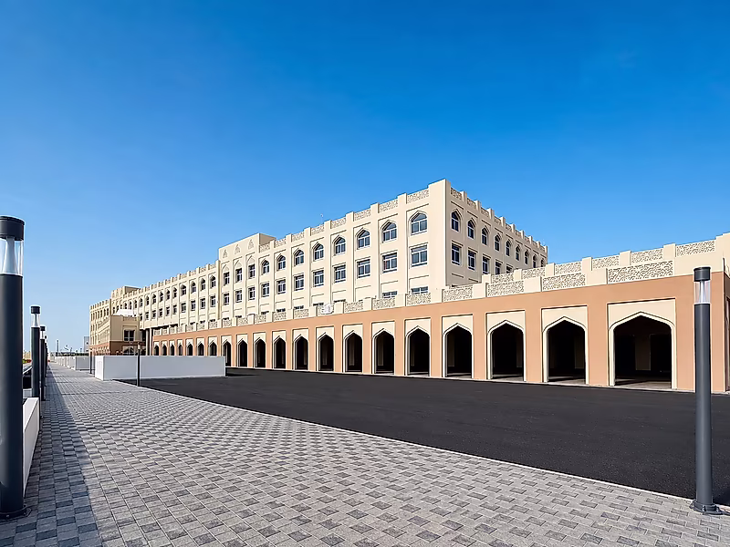 وحدات تجارية للإيجار بمساحات تتراوح من ٢٧ مترًا مربعًا إلى ٦٣٤٨ مترًا مربعًا - Photo 2