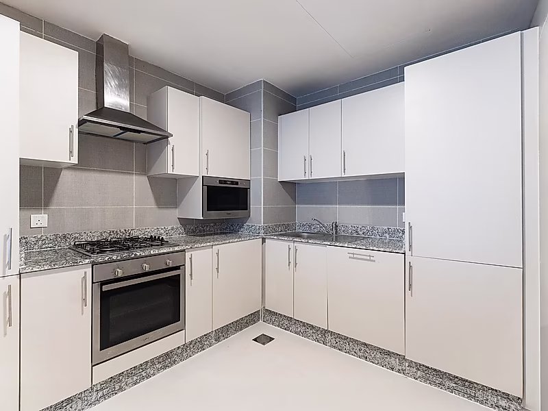 Charming 1BR Apartment with Modern Elegance - Photo 4