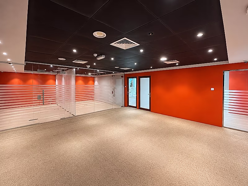 Spacious Office with Partitions | 125 SQM | Lusail Marina - Photo 1