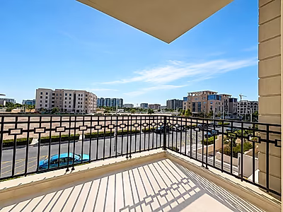 MODERN 2BR APARTMENT IN FOX HILLS WITH AMENITIES