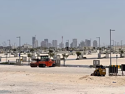 أرض سكنية للبيع خلفها حديقة | 400 متر | حزوم لوسيل المرحلة الأولى | تملك حر