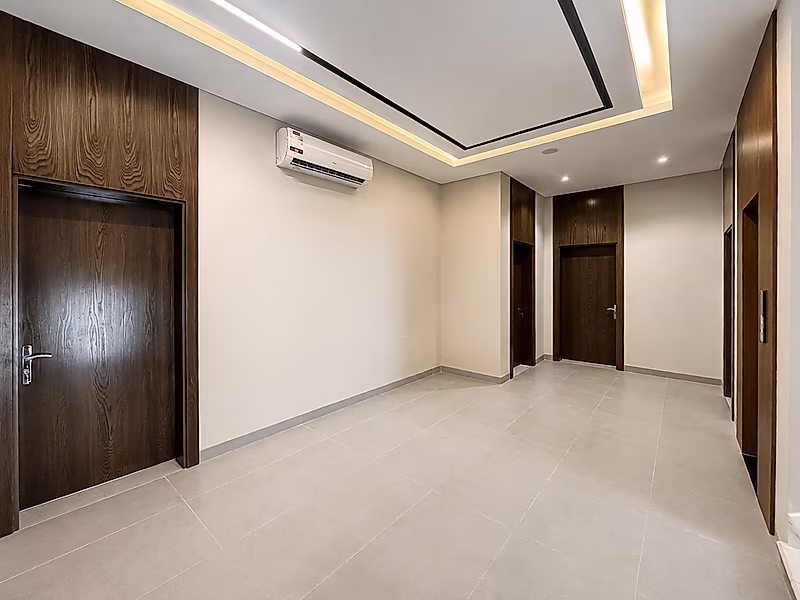 Majestic 7BR+Maid Villa within Walking Distance of Doha Festival City - Photo 9