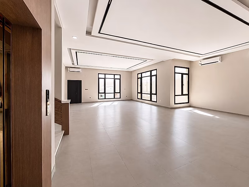 Majestic 7BR+Maid Villa within Walking Distance of Doha Festival City - Photo 12