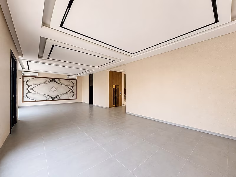 Majestic 7BR+Maid Villa within Walking Distance of Doha Festival City - Photo 13